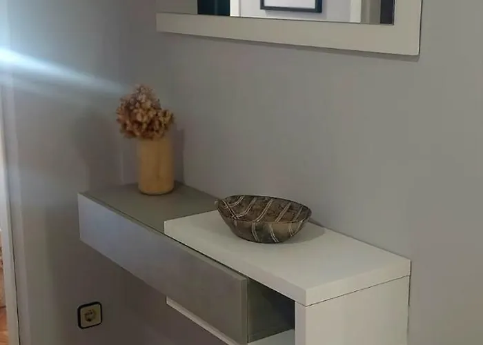 Aroel א-קורוניה